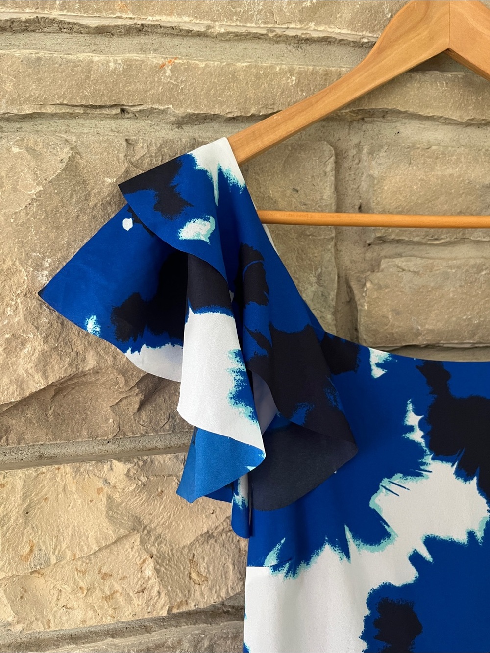 Banana Republic Blue, Black, and White Floral Print Pleated Dress Size 14 - Picture 5 of 15